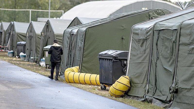 In Brandenburg und Sachsen füllen sich die Aufnahmeeinrichtungen mit Menschen, die über Belarus nach Deutschland kommen. Foto: Fabian Sommer/dpa