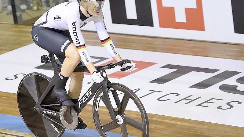 Nach Silber holt Lea Sophie Friedrich nun auch noch Gold bei der Bahnrad-WM. Foto: Francois Lo Presti/AFP/dpa/Archivbild