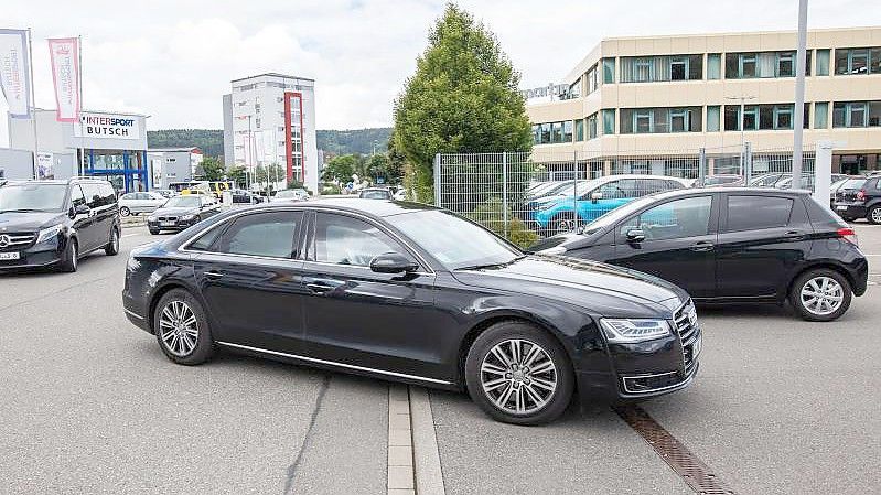 Das sogenannte Dienstwagenprivileg macht den Besitz von überwiegend klima- und umweltschädlichen Firmenwagen steuerlich attraktiv. (Archivbild). Foto: Philipp von Ditfurth/dpa