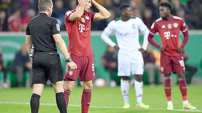 Ein Einsatz von Bayerns Leon Goretzka (2.v.l.) gegen Union Berlin ist noch ungewiss. Foto: Marius Becker/dpa