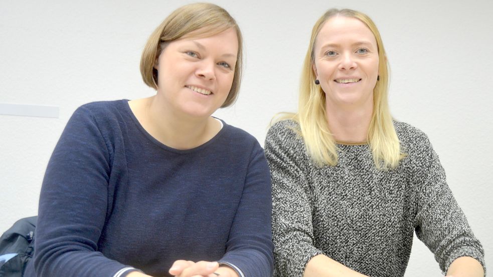 Cornelia Gronewold aus Steenfelde (links) und Saterländerin Janet Krietsch fuhren für drei Tage zu einem Arbeitseinsatz ins Ahrtal, um dort den Opfern der Hochwasserkatastrophe zu helfen. Foto: Fertig