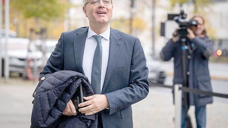 Norbert Röttgen, CDU-Präsidiumsmitglied, kommt zu den Sondersitzungen von Präsidium und Bundesvorstand seiner Partei. Foto: Kay Nietfeld/dpa