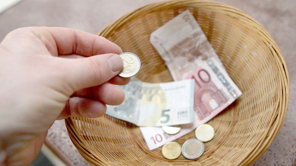 Zahlungen an die beiden großen Kirchen in Deutschland, die sogenannten „Staatsleistungen“ werden aus Steuermitteln finanziert. Foto: Hans-Jürgen Wiedl/dpa