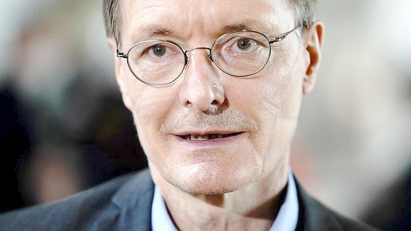 Der SPD-Gesundheitsexperte Karl Lauterbach erwartet eine sehr massive Corona-Welle. Foto: Kay Nietfeld/dpa