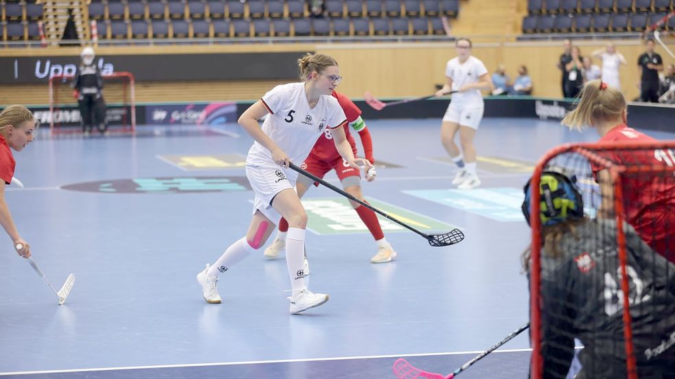 Jasmin Hartmann spielt für die Floorball Hawks in Sedelsberg. Foto: Privat