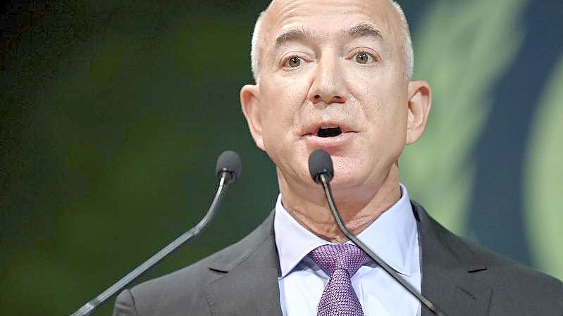 Jeff Bezos will mit seiner Spende den Bürgerrechtler und Abgeordneten John Lewis ehren. Foto: Paul Ellis/AFP/dpa