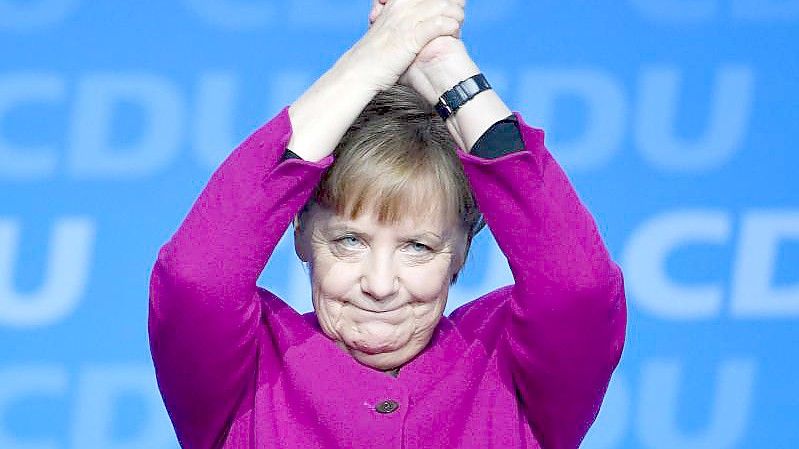 Bundeskanzlerin Angela Merkel nach ihrer Rede beim 30. CDU-Parteitag im Jahr 2018. Foto: Ralf Hirschberger/dpa