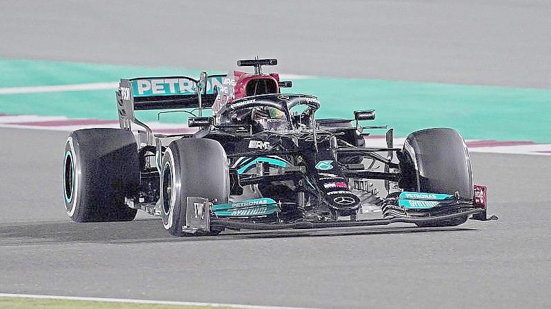 Fuhr beim Auftakttraining in Dschidda Bestzeit: Lewis Hamilton. Foto: Hasan Bratic/dpa