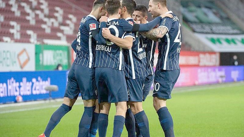 Der VfL Bochum lag in Augsburg zur Pause mit 3:0 vorn. Foto: Matthias Balk/dpa