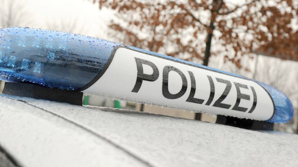 Farbbeutel-Attacke Auf Polizei, Brandanschlag Auf Bundeswehr-Lkw ...