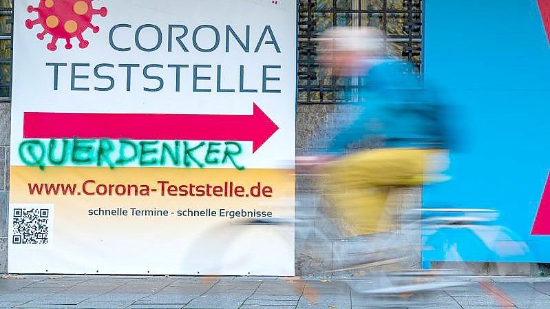 „Querdenker“ und andere Begriffe im Zusammenhang mit der Corona-Pandemie dominieren die Suche nach dem Unwort des Jahres. Foto: Peter Kneffel/dpa