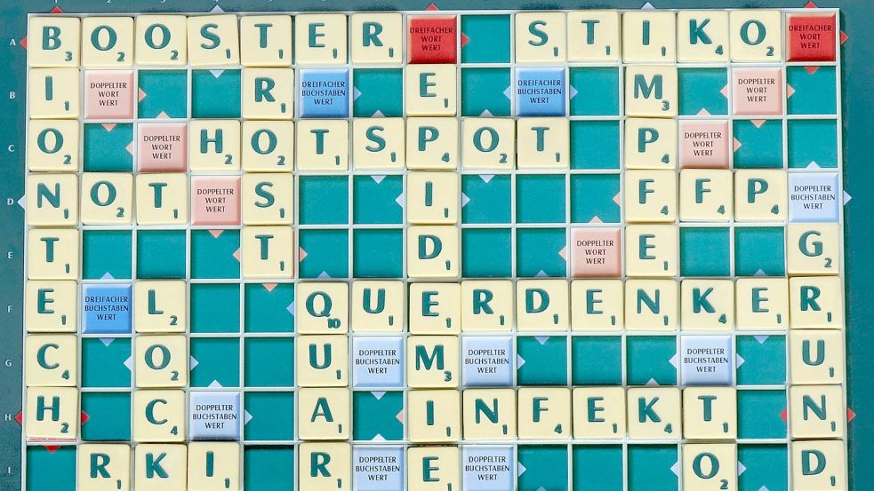 Die Corona-Pandemie hat auch die deutsche Sprache erreicht: Coronabegriffe auf einem Scrabblebrett. Foto: Sascha Steinach via www.imago-images.de Foto: Sascha Steinach via www.imago-images.de