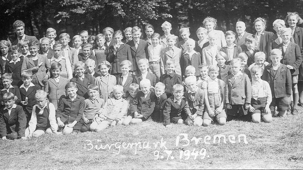 Die Gruppe der Harkebrügger Volksschüler 1949 beim Schulausflug in Bremen. Foto: privat