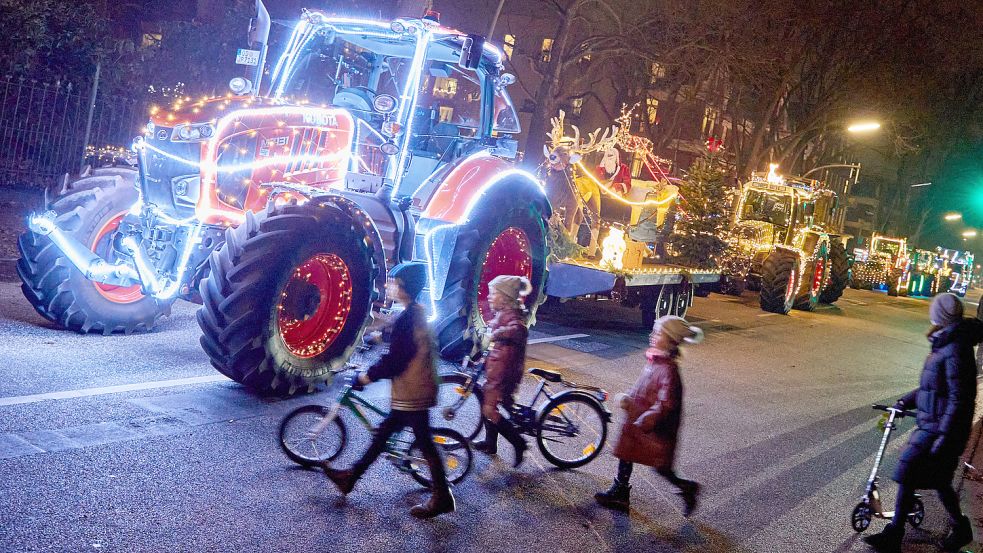 Weihnachtliche Trecker rollen am Samstag durch das Saterland - OM online