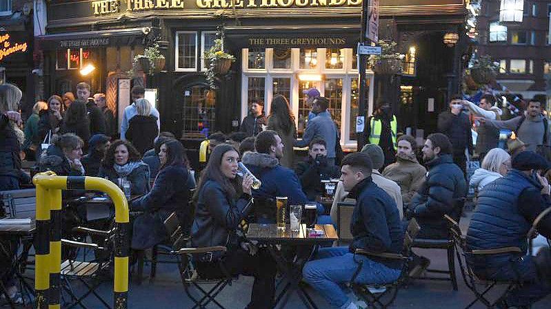 Der Londoner Pub „The Three Greyhounds“ hat im nächsten Jahr vielleicht länger geöffnet. Foto: Kirsty O'Connor/PA Wire/dpa