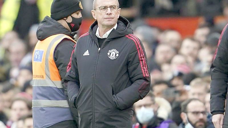 Trainer Ralf Rangnick kam mit dem Team von Manchester United nicht über ein 1:1 bei Newcastle United hinaus. Foto: Jon Super/AP/dpa