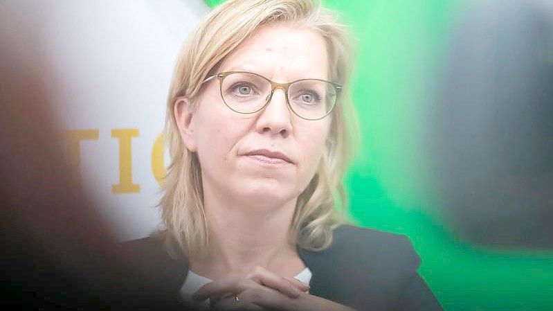 Österreichs Klimaschutzministerin Leonore Gewessler droht der EU-Kommission mit einer Klage. Foto: Christoph Soeder/dpa