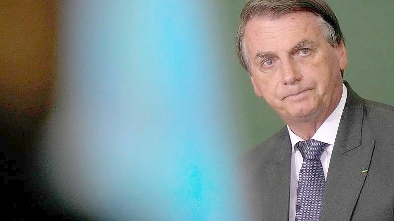 Brasiliens Präsident Jair Bolsonaro ist erneut im Krankenhaus. Foto: Eraldo Peres/AP/dpa/Archivbild