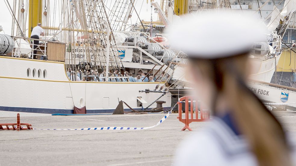 Das Segelschulschiff «Gorch Fock» liegt derzeit im Hafen von Santa Cruz auf Teneriffa. Foto: dpa/Arturo Jimenez