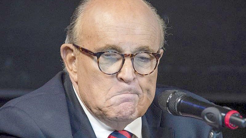 Trump-Anwalt Rudy Giuliani ist auch zur Herausgabe von Dokumenten aufgefordert worden. Foto: Robert Bumsted/AP/dpa