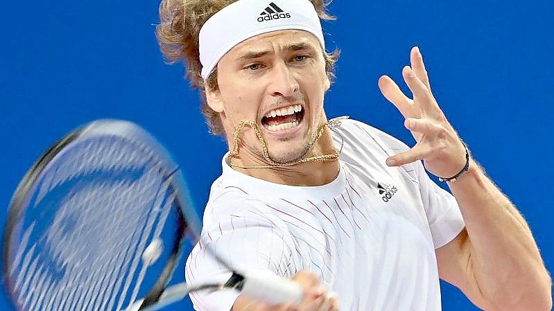 Tennis-Olympiasieger Alexander Zverev hat sich gegen den Franzosen Adrian Mannarino mit 6:1, 6:0 durchgesetzt. Foto: Pascal Guyot/AFP/dpa