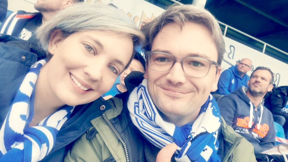 Verena Telgen und ihr Mann Stefan sind Anhänger des SV Meppen. Mit ihrer Petition möchten sie sich bei der Landesregierung Gehör verschaffen. Foto: Privat