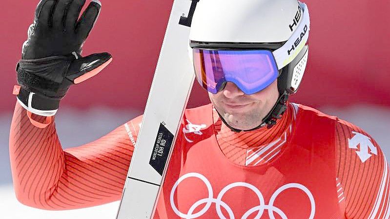 Der Schweizer Beat Feuz jubelt im Ziel. Foto: Robert Michael/dpa-Zentralbild/dpa