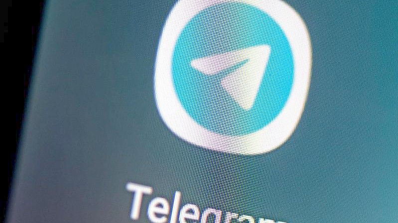 Nach Hetze und Gewaltaufrufen in Chatgruppen hat die Bundesregierung Kontakt zum Kommunikationsdienst Telegram hergestellt. Foto: Fabian Sommer/dpa