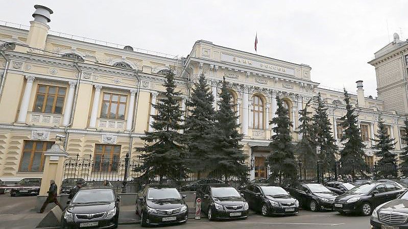 Eine Außenansicht des Gebäudes der russischen Zentralbank in Moskau. Foto: Yuri Kochetkov/EPA/dpa/Archivbild