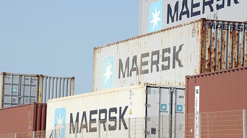 Von wenigen Ausnahmen abgesehen will Maersk vorerst keine Fracht nach Russland bringen oder von dort holen. Foto: Gioia Forster/dpa