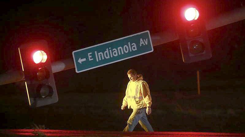 Eine umgestürzte Ampel auf dem Highway 69 in Des Moines, Iowa. Foto: Bryon Houlgrave/The Des Moines Register/AP/dpa