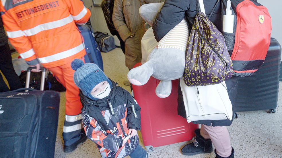 Krebskranke Kinder aus der Ukraine bei ihrer Ankunft in Essen. Die Deutsche Krebshilfe richtet einen Hilfsfonds für Angehörige ukrainischer Krebspatienten ein. Foto: dpa/Henning Kaiser