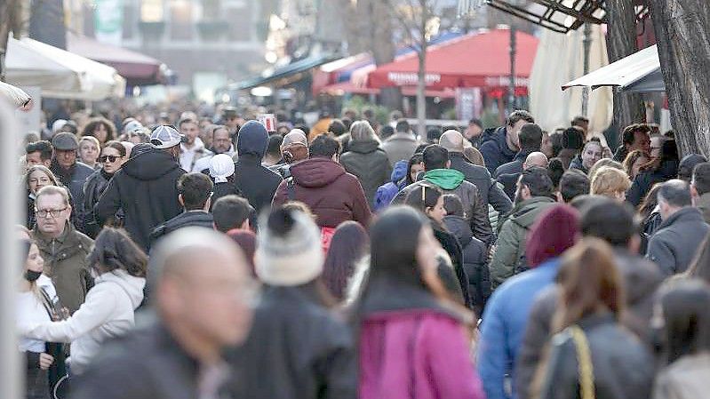 Über 150.000 Neuinfektionen melden die Gesundheitsämter seit gestern. Foto: David Young/dpa