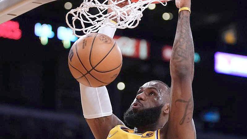 Basketball-Superstar LeBron James traf gegen die Washington Wizards 18 seiner 25 Würfe aus dem Feld. Foto: Mark J. Terrill/AP/dpa