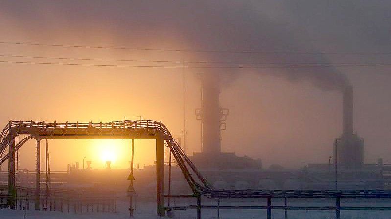 Große Abnehmer haben angekündigt, den Bezug von russischem Öl zu verringern oder beenden zu wollen. Foto: epa/dpa