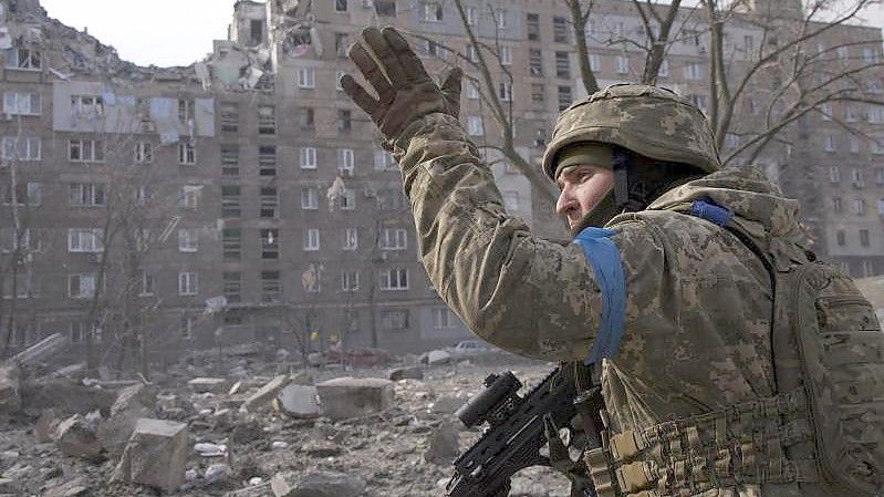 Die Kämpfe um Mariupol sind so heftig und andauernd, dass mehrere Evakuierungsversuche von Zivilisten scheiterten (Archivbild). Foto: Mstyslav Chernov/AP/dpa