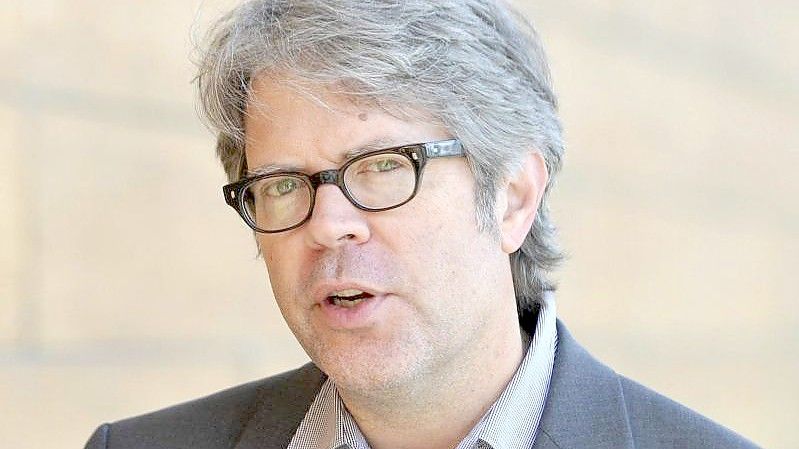 Auch Bestseller-Autor Jonathan Franzen verlässt den Rowohlt Verlag. Foto: Tamas Kovacs/epa/dpa