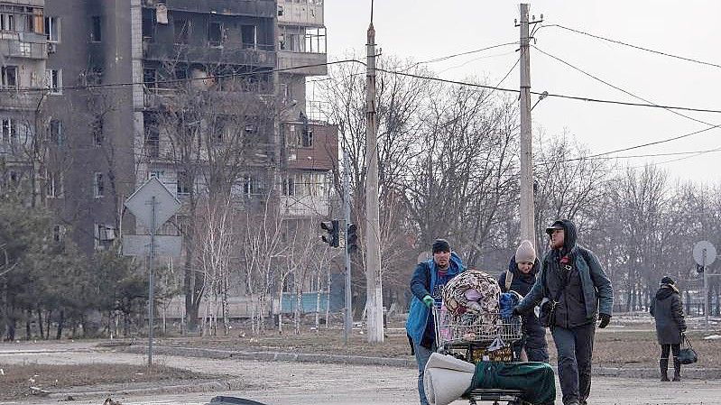 Mariupol wird seit vielen Tagen von russischen Truppen belagert. Immer wieder scheitert die Evakuierung der Zivilbevölkerung aus der südukrainischen Hafenstadt. Foto: Maximilian Clarke/SOPA Images via ZUMA Press Wire/dpa