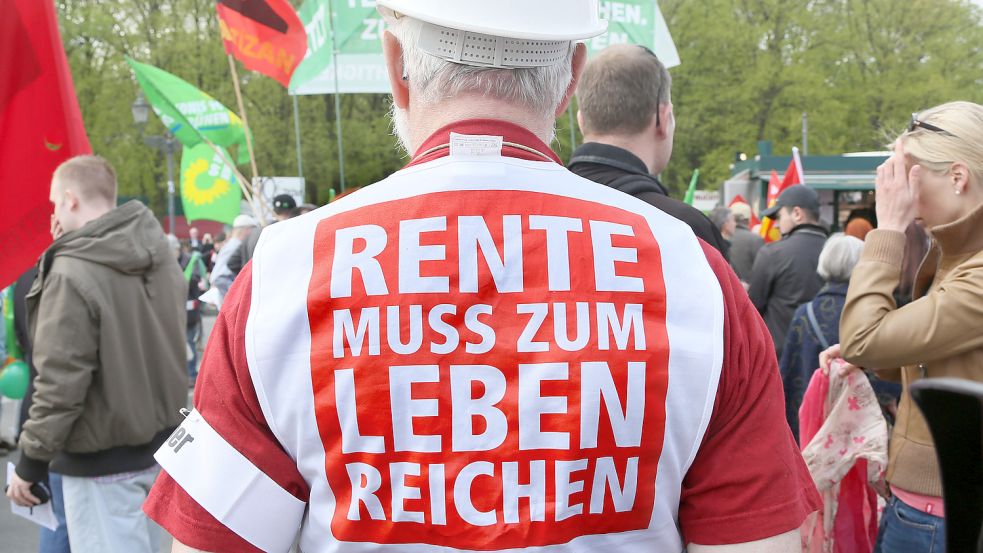 Protestaktion für auskömmliche Renten: Aktuell bereitet die Inflation vielen Rentnern Sorgen. Der DGB appelliert an die Bundesregierung, Konsequenzen zu ziehen. Foto: dpa