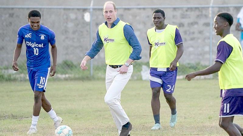 Prinz William ist ein großer Fußball-Fan. Foto: Jane Barlow/PA Wire/dpa