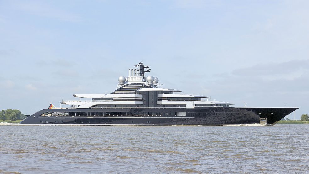 Die 135 Meter lange „Crescent“ gehört zu den beschlagnahmten Jachten russischer Oligarchen. Foto: imago images / TheYachtPhoto