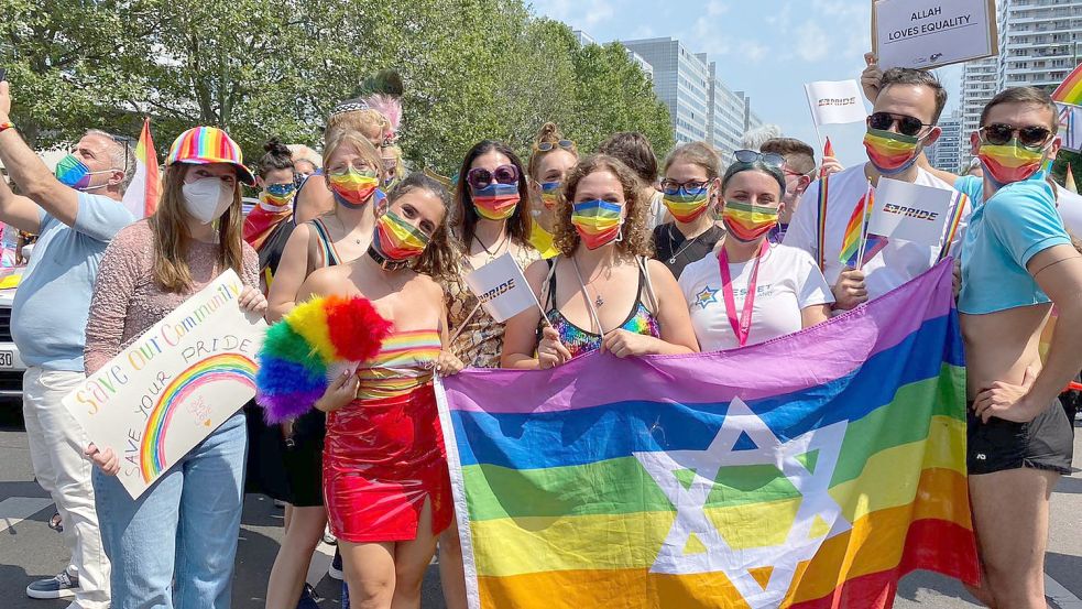 Beim CSD feiern Mitglieder von Keshet ihre queer-jüdische Identität. Foto: Keshet