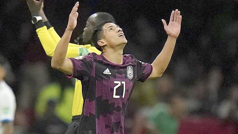 Der Mexikaner Carlos Uriel Antuna jubelt nach seinem Treffer zum 1:0. Foto: Eduardo Verdugo/AP/dpa