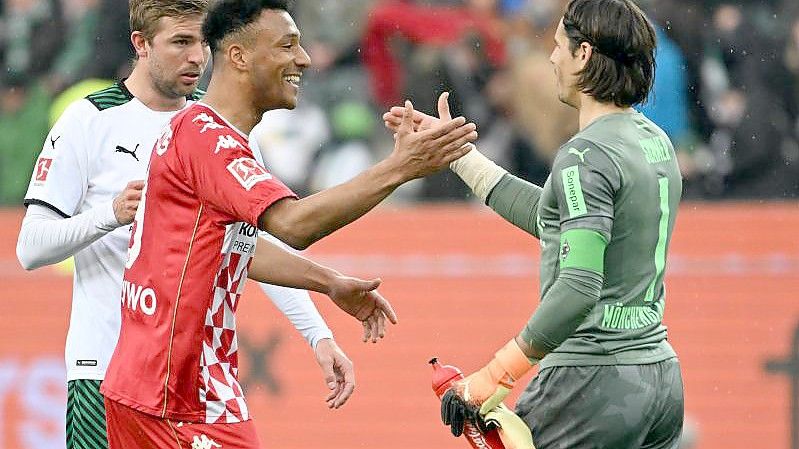 Rettete den Gladbachern gegen Mainz einen Punkt: Torhüter Yann Sommer (r). Foto: Federico Gambarini/dpa