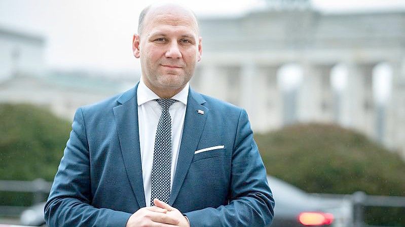 Der polnische Vizeaußenminister Szymon Szynkowski vel Sęk nach einem dpa-Interview in Berlin. Foto: Bernd von Jutrczenka/dpa