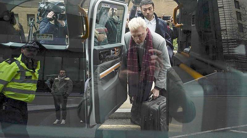 Ex-Tennis-Profi Boris Becker beim Verlassen des Southwark Crown Court in London. Foto: Alberto Pezzali/AP/dpa