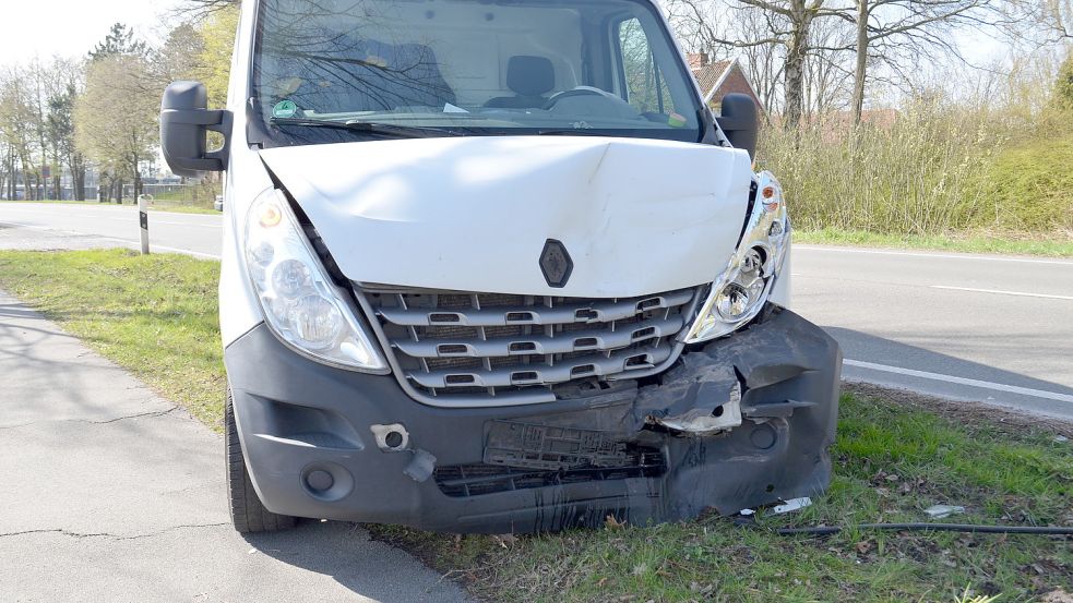 Der Kleintransporter, der aufgefahren ist, war nicht mehr fahrbereit. Foto: Hoppe