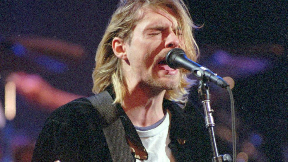 Kurt Cobain, Sänger der Band Nirvana, starb im Jahr 1994. Jetzt soll eine seiner Gitarren versteigert werden. Foto: dpa/AP/Robert Sorbo
