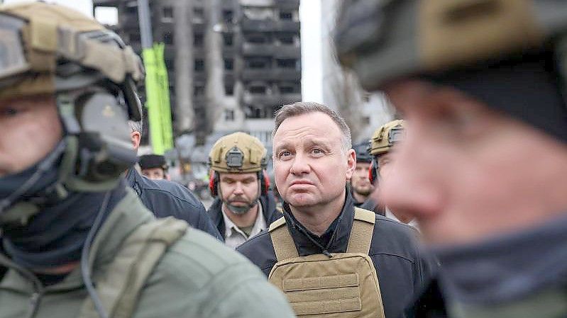 Der polnische Präsident Andrzej Duda (M) ist mit seinen Amtskollegen der baltischen Staaten am Mittwoch nach Kiew gereist. Foto: Jakub Szymczuk/Kprp/PAP/dpa