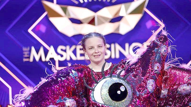 Schauspielerin Jasna Fritzi Bauer verbarg sich hinter der Maske des Seesterns. Foto: Thomas Banneyer/dpa